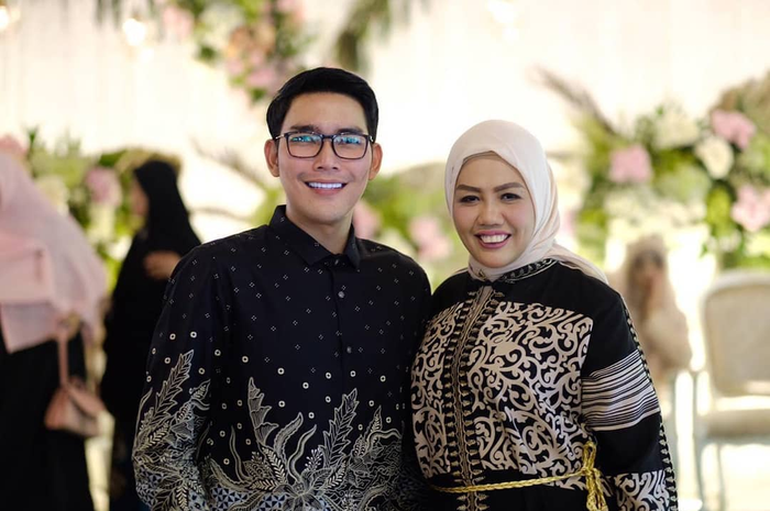 Elly Sugigi dan Aditya Gumelar
