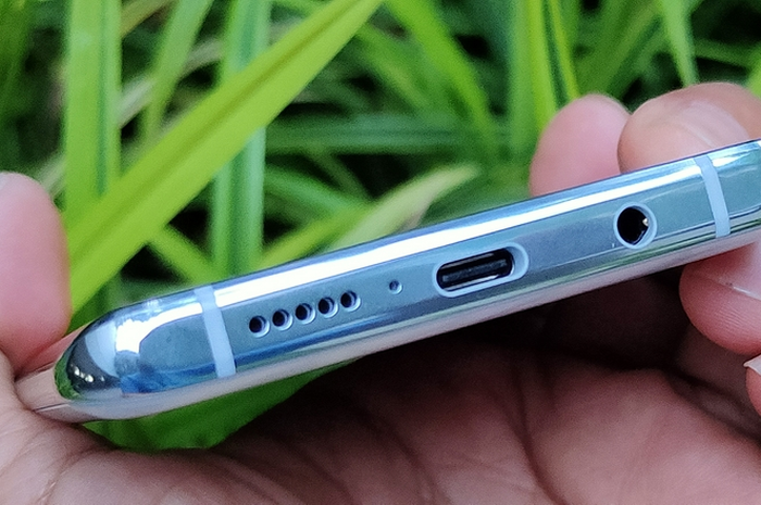 Xiaomi Mi Note 10 Pro port USB Type-C, jack audio 3.5 mm dan speaker