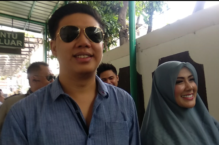 Pablo Benua, Rey Utami, dan Galih Ginanjar di Pengadilan Negeri Jakarta Selatan, Senin (27/1/2020). 