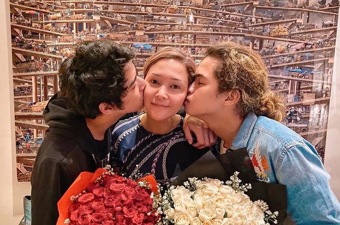 Maia Estianty dapat surprise dari putranya