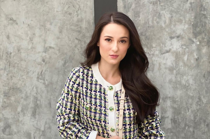Julie Estelle 