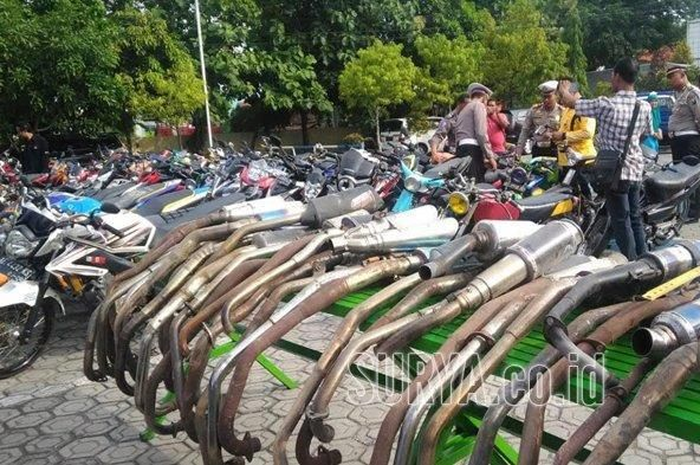 Ilustrasi knalpot racing di razia. Ini Batas Maksimal Kebisingan Knalpot Brong, Kalau Lebih Bisa Ditilang