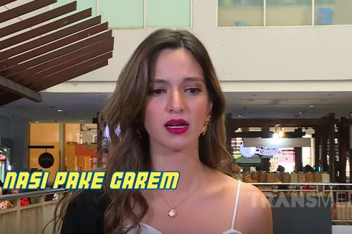 Nia Ramadhani mengaku pernah makan nasi pakai garam.