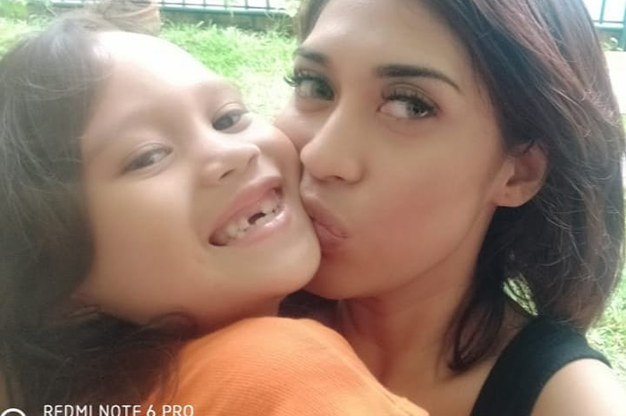 Sempat Dilarang Bertemu, Kini Putri Semata Wayang Karen Pooroe Justru Meninggal Dunia karena Terjatuh dari Balkon Apartemen Suaminya