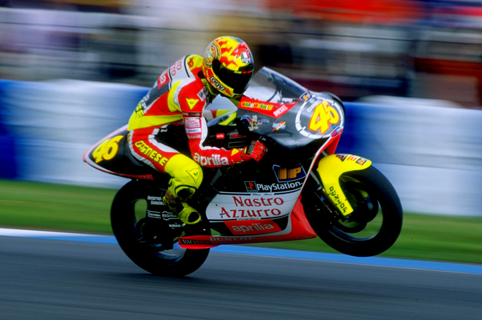 Reaksi legenda MotoGP, Loris Capirossi ditanya tentang Valentino Rossi di Aprilia pada musim 2022: Kenapa tidak?