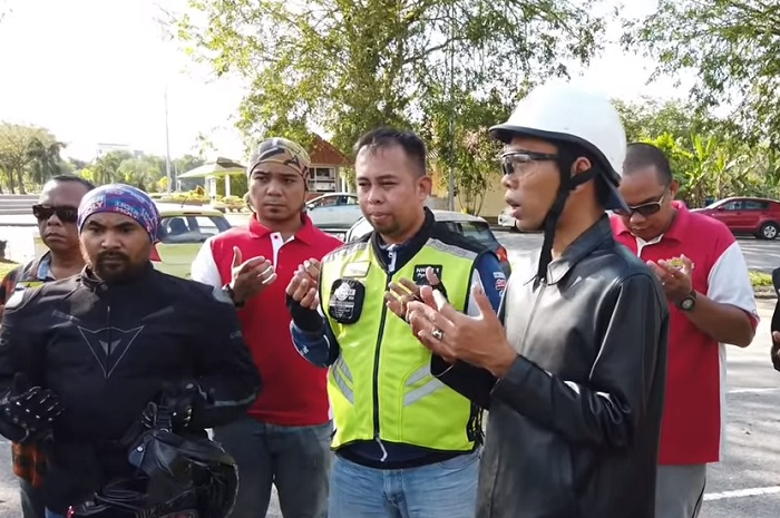 Ustadz Abdul Somad riding bareng Brunei Bikers.