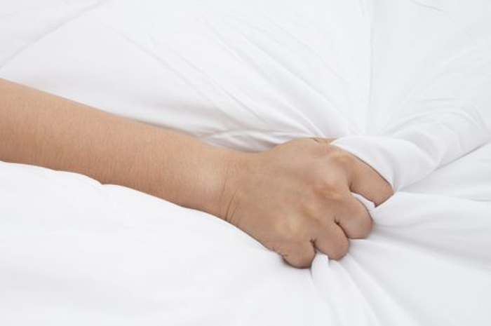 Bantu wanita yang tidak dapat mencapai orgasme dengan cara berikut ini: dengan obat oral, seperti viagra.