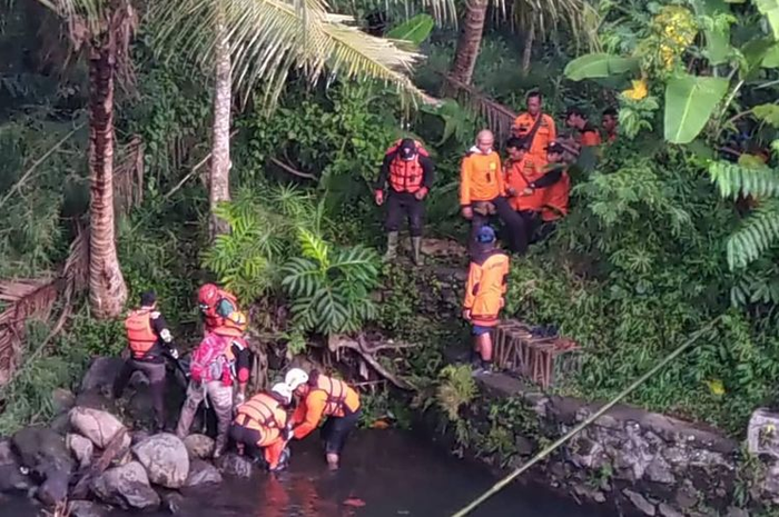 Annisa berhasil selamat karena dirinya tidak menuruti perkataan dari pembina pramuka di sekolahnya.
