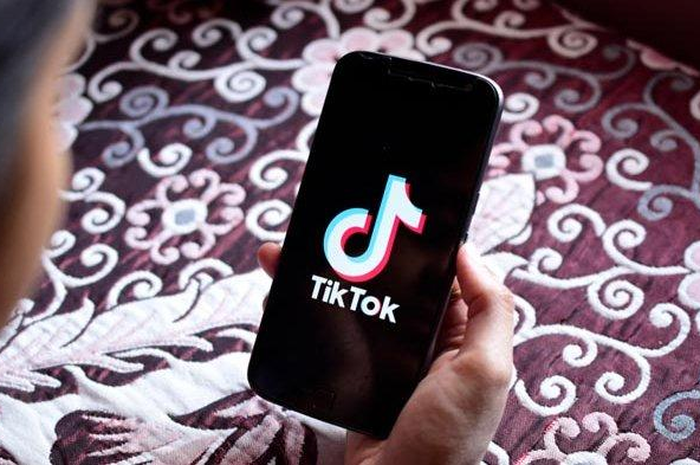 seorang bocah nyaris meregang nyawa saat sedang bermain aplikasi Tik-Tok