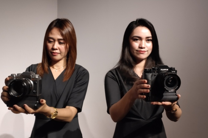 Penampakan langsung kamera mirrorless Fujifilm XT-4