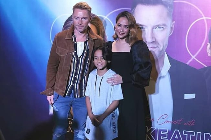 Ronan Keating berfoto bersama BCL dan Noah 