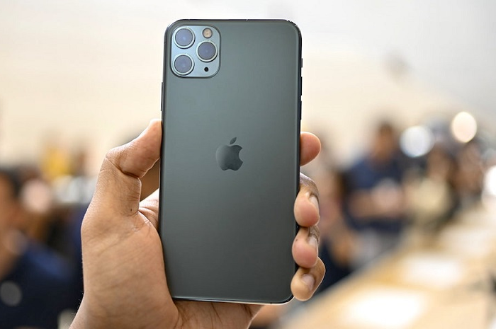 ilustrasi harga HP second iPhone 11 Pro Max 64 GB di bulan Desember 2022.