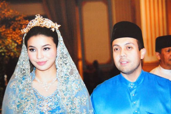 Manohara dipinang Pangeran Kelantan, Malaysia.