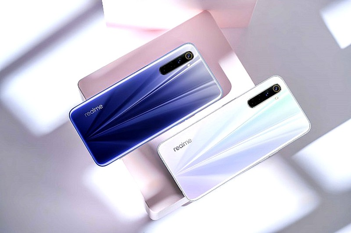 realme 6 warna Comet Blue dan Comet White