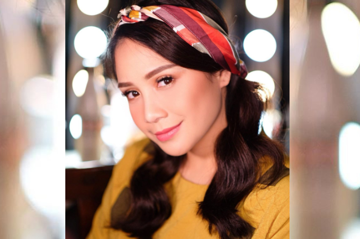 Nagita Slavina istri Raffi Ahmad terlihat memakai bando mewah yang harganya jadi sorotan netizen di media soisal