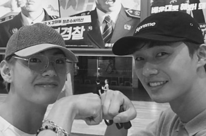 V 'BTS' dan Park Seo Joon