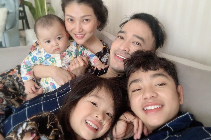 Sarwendah mengunggah kemesraan dan kehangatan keluarganya