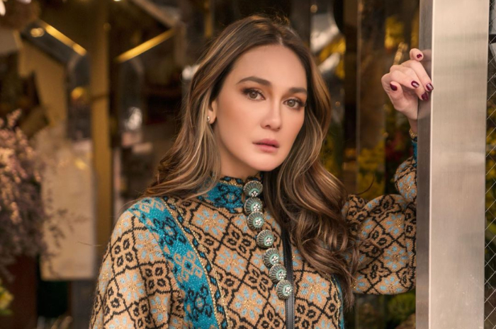  Luna Maya 