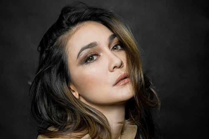 Luna Maya akui kena angin duduk usai sering menahan kentut