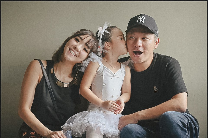 Potret Gisella Anastasia bersama Gading Marten dan Gempi.
