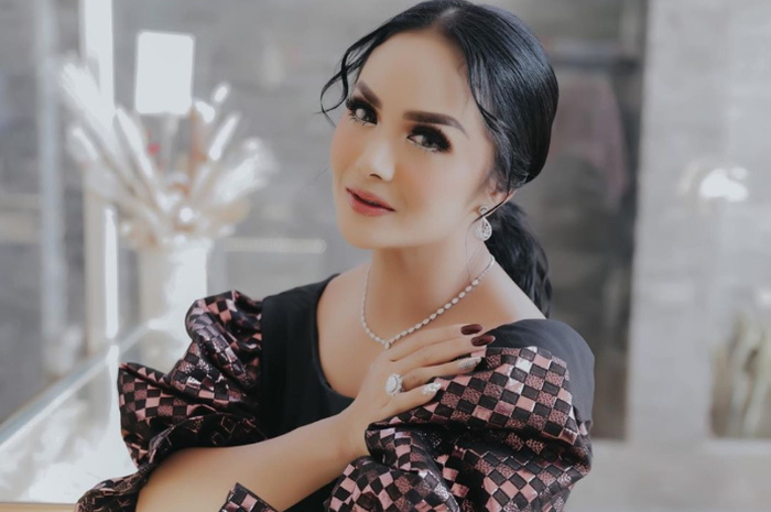 Lakukan isolasi diri di tengah pandemi corona, Krisdayanti pamer rumah mewah