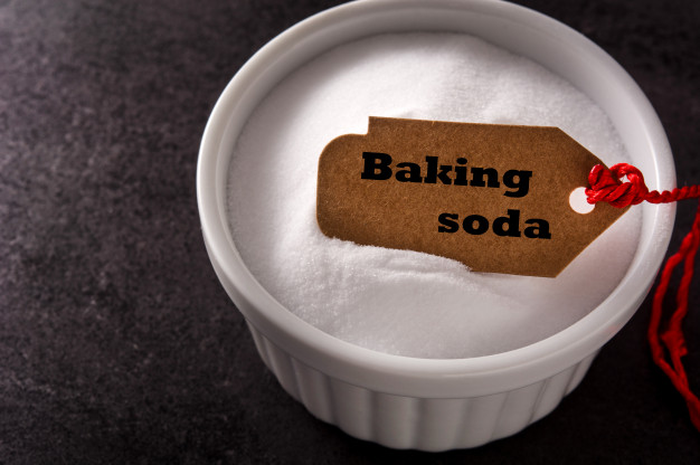 Perawatan Mengembalikan Warna Alami Bibir dengan Bahan Alami - Baking Soda