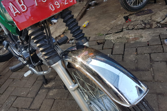 Bikin Melongo, Sepatbor besi Honda Win tembus Rp 3 juta