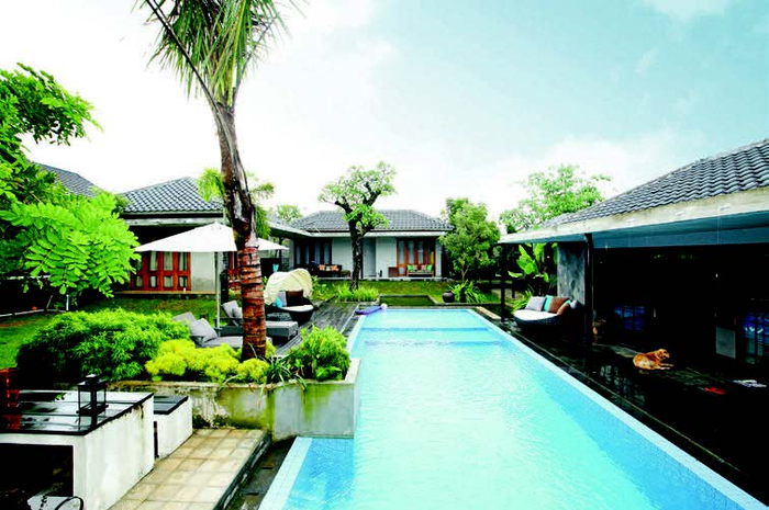 Terdiri dari 6 massa bangunan terpisah dan semuanya memiliki view ke kolam renang.