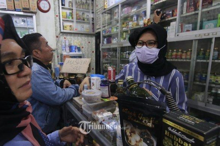 Curahan hati petugas apotek yang bekerja di tengah wabah virus corona