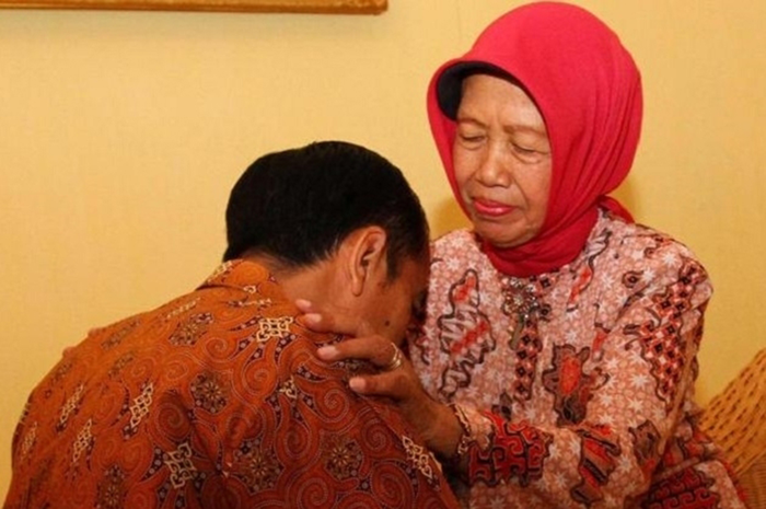 Ibunda Jokowi meninggal dunia