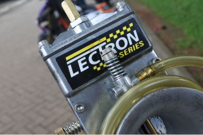 Karbu Lectron di Vespa balap A15 Engineering