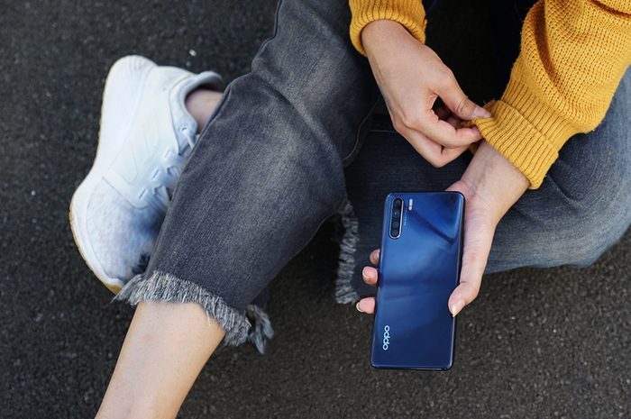 OPPO A91 saat digenggam satu tangan