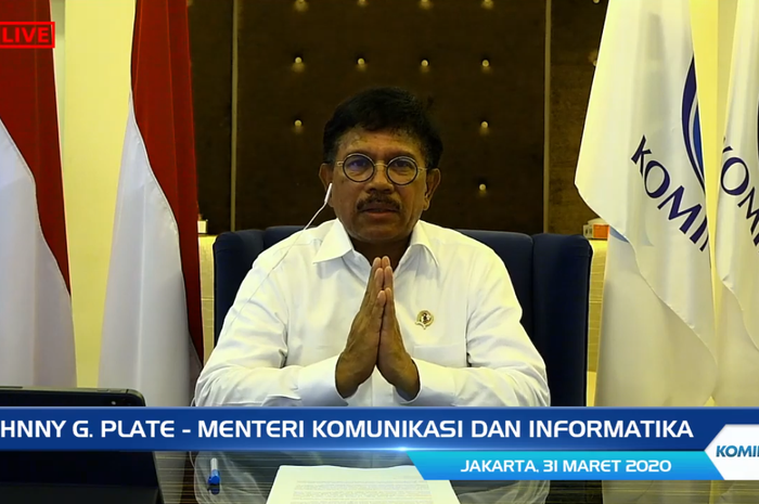 Kemenkominfo, Johnny G. Plate saat melakukan pengenalan aplikasi 10 rumah aman.