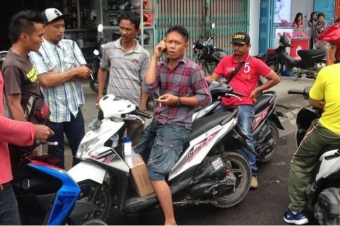 Ilustrasi Debt collector. Ketua APPI Jelaskan Alasan Debt Collector Bisa Mengangkut Kendaraan yang Menunggak Tanpa Putusan Pengadilan