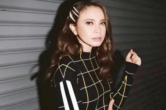 Penyanyi cantik Rosaa ikut ambil bagian menggalang dana untuk korban covid-19 hingga rela lelang2 tas kesayangannya