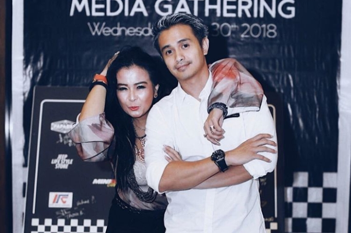 Unjuk Kemesraan di Atas Motor dengan Ajun Perwira di Tengah Isu Keretakan Rumah Tangga, Jennifer Jill Jadi Sorotan Netizen