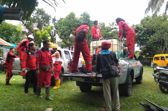 Komunitas otomotif Sumatera Utara (Sumut) bentuk relawan peduli disinfektan virus corona.
