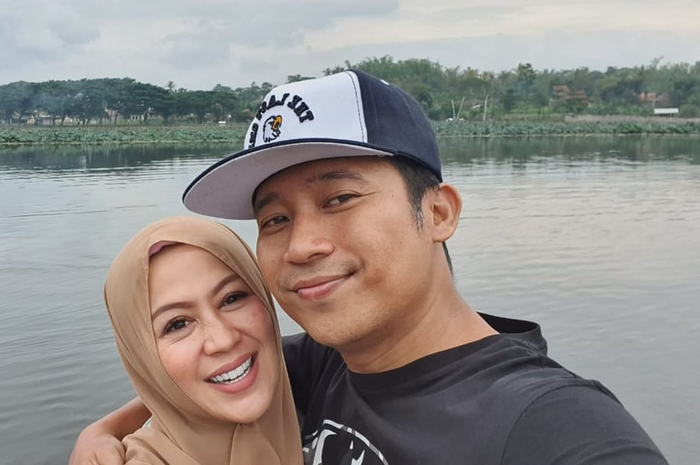 Denny Cagur dan Istri