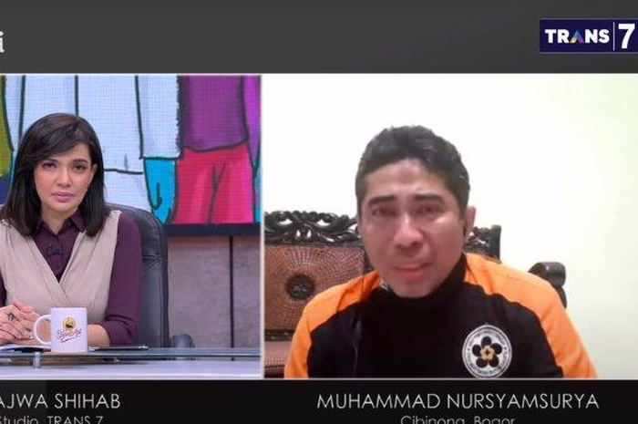 Muhammad Nursyamsurya (kanan) sambil menangis mengimbau warga untuk menaati instruksi pemerintah agar tetap berada di rumah selama pandemi Covid-19. Hal ini diungkapkan melalui tayangan Mata Najwa Trans7.