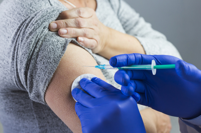 Mungkinkan pemberian vaksinasi influenza dilakukan sekarang? Vaksin ini dianggap menyelamatkan dari kematian.