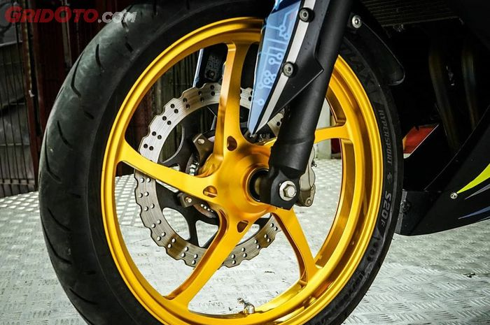 Pelek forged RCB Ninja 250 Fi. Ukuran depan 3 inch belakang 5 inch.