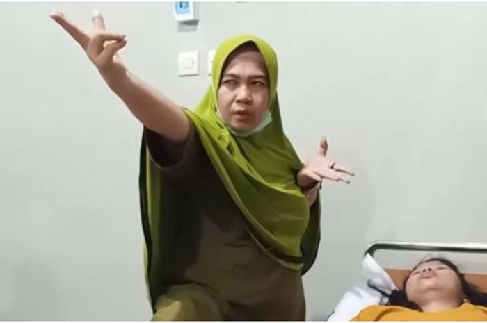 Berbeda dari ahli supranatural lainnya, Ningsih mengikuti perkembangan dunia digital untuk pengobatan yang dilakuan.