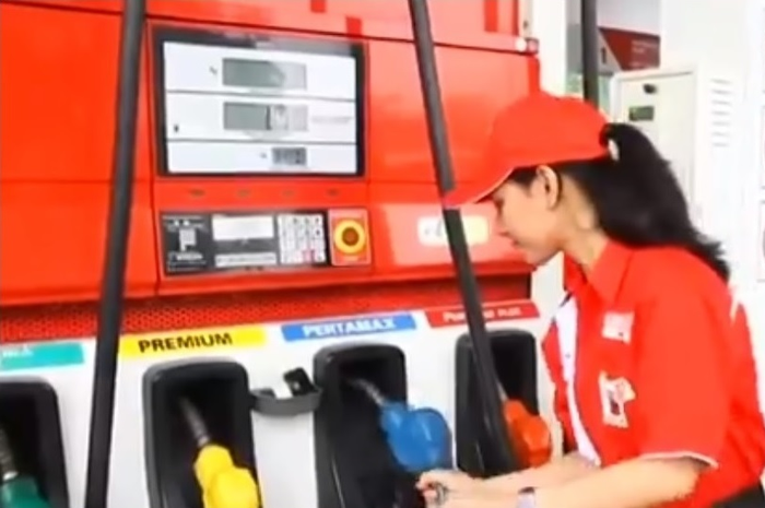 Harga minyak dunia anjlok membuat bensin setara Pertamax Turbo hanya dijual Rp 5.000 ribuan per liter di Malaysia