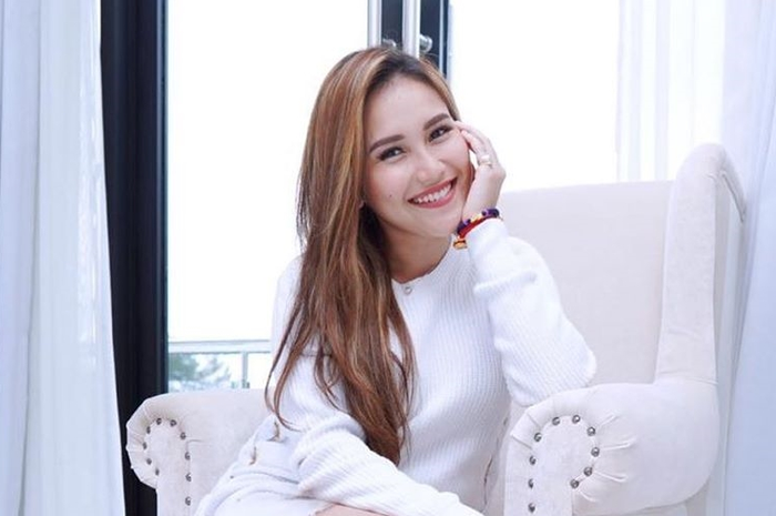 Ayu Ting Tin