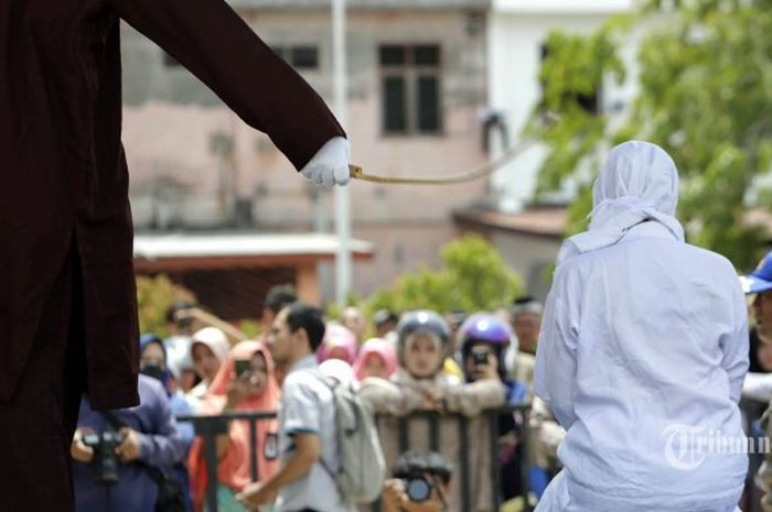 Ilustrasi hukum cambuk