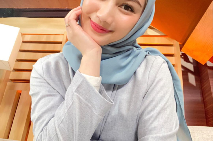 Inspirasi outer stylish ala Melody Laksani