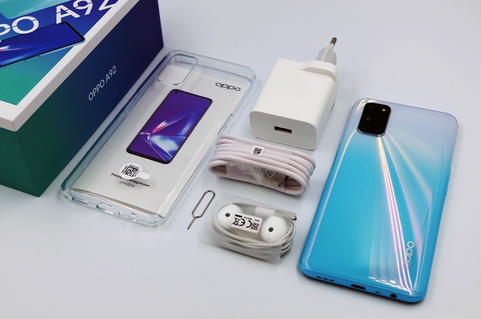 Isi boks penjualan OPPO A92 