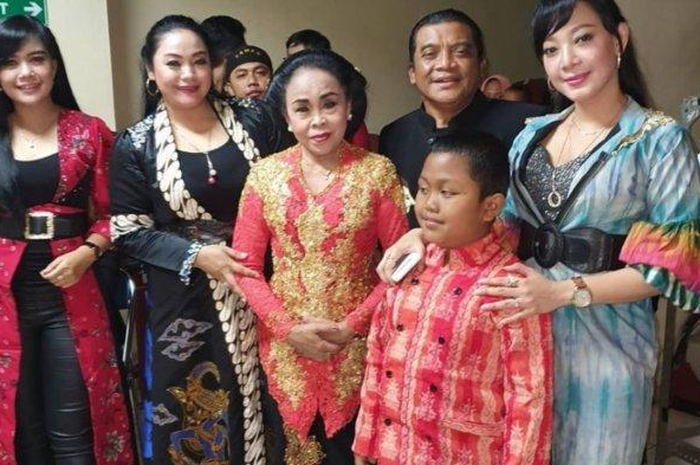 Yan Vellia, istri Didi Kempot