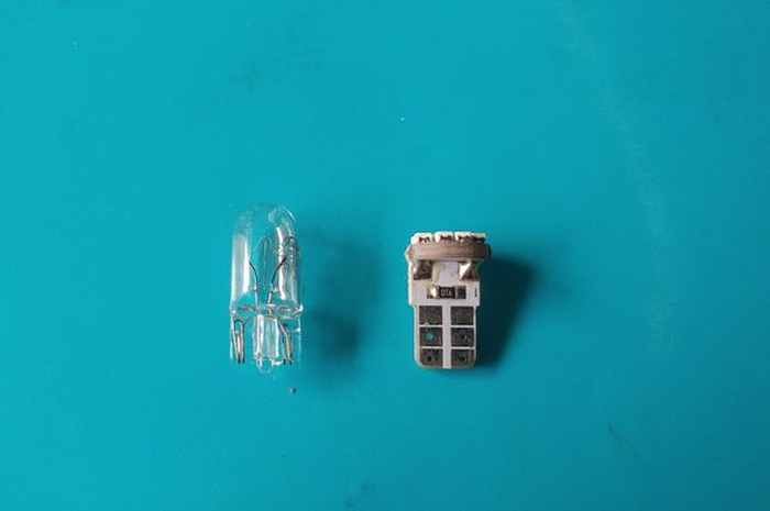 Lampu bohlam dan lampu LED