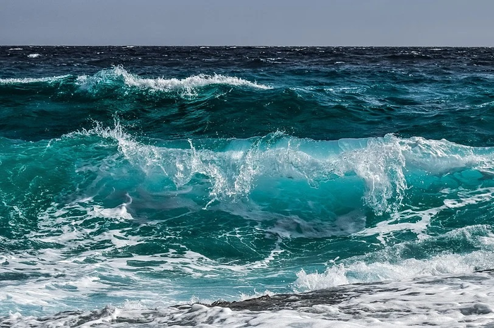 Ilustrasi Bak Jatuh Tertimpa Tangga, Kota Bali dan Lombok Kini Dihantui Gelombang Tinggi Air Laut yang Bisa Sebabkan Fenomena Alam Dahsyat